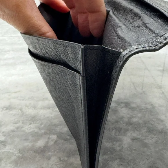 Louis Vuitton Taiga Leather Long Wallet – LV Authentic Vintage - Picture 4 of 10